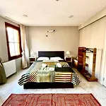 Nest Digital Nomad House