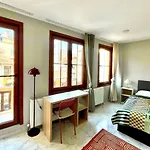 Nest Digital Nomad House アパート