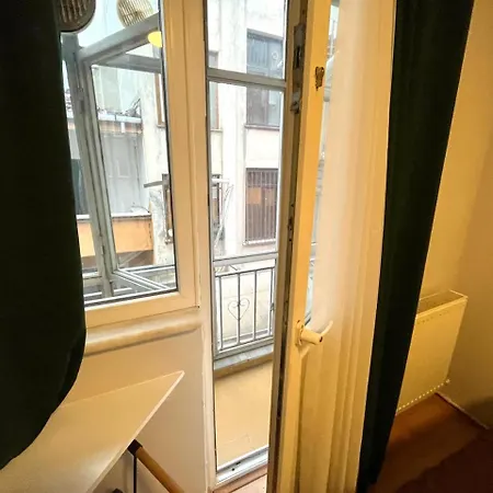 Apartment Fresh With A Balcony In A Digital Nomad House 08 Istanbul
