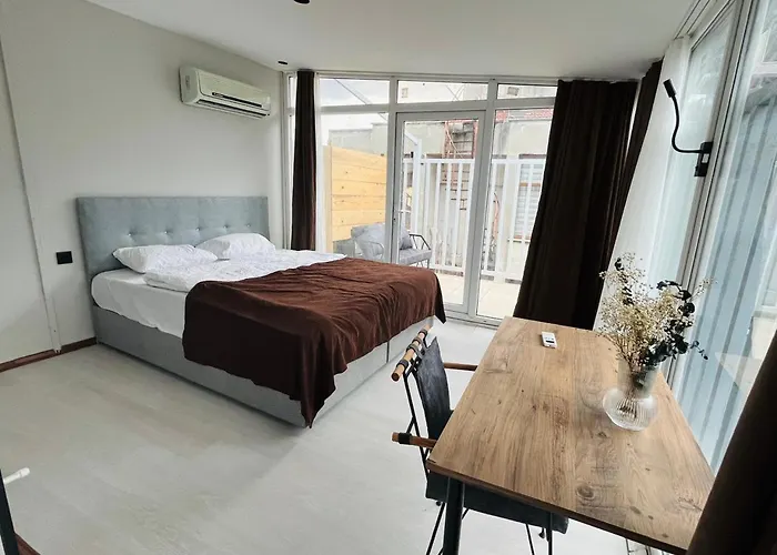 Nest Digital Nomad House アパート