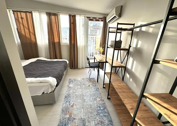 Nest Digital Nomad House アパート